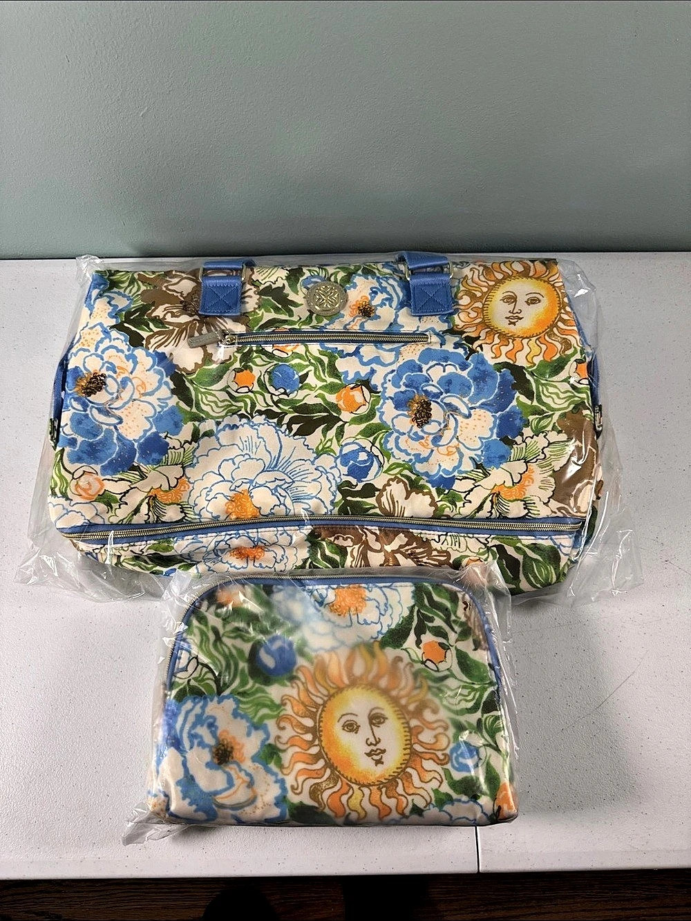 Lilly Pulitzer GWP Weekender Bag/GWP Sac de Week-end Floral Travel Bag Set Blue